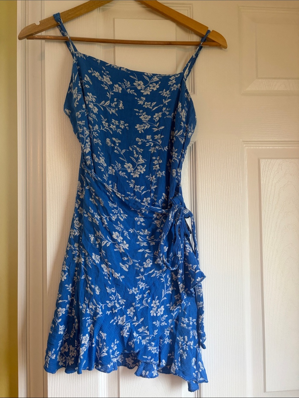 Zaful Blue white flowers wrap around Tie-Waist spaghetti straps adjustable